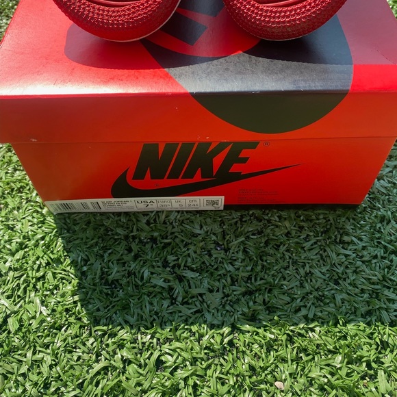 Air Jordan 1 ‘Newstalgia Chenille’
Size 6y 
9/10 Condition 
Buy Now $100 - Picture 6 of 7